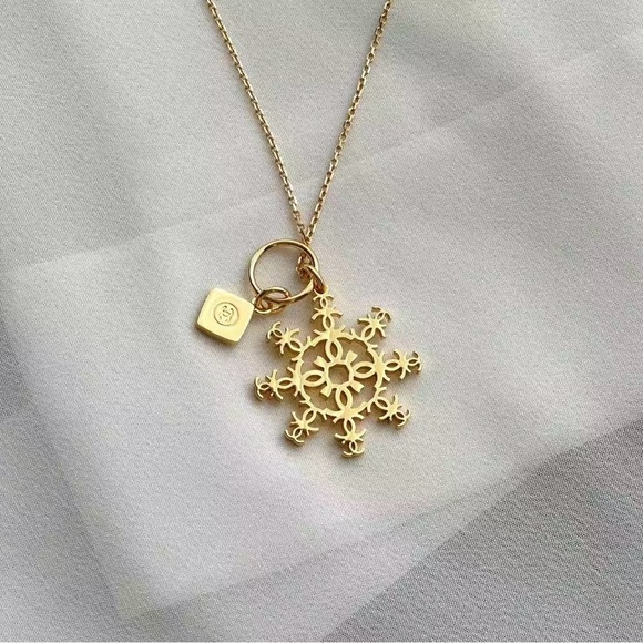 2/35$ Chanel snowflake logo charm - Picture 7 of 8